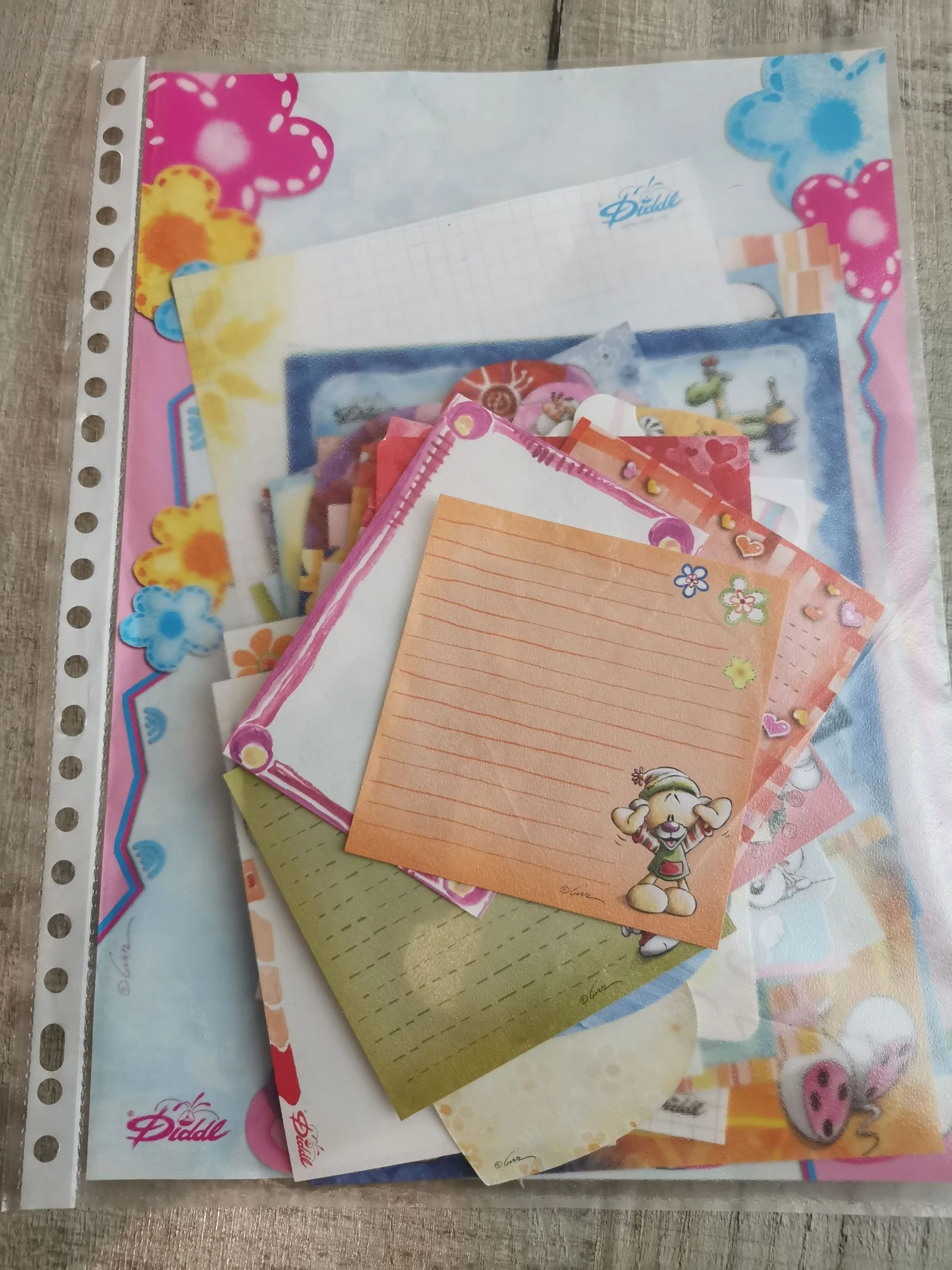 Lot 125 feuilles diddl